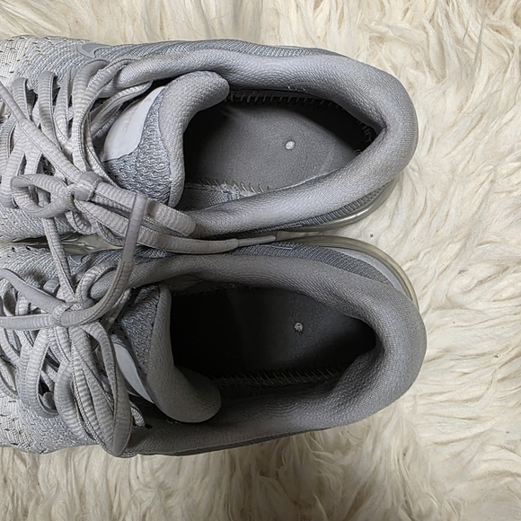 Nike Women's Gray Running Shoes - Picture 3 of 5